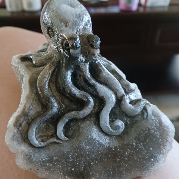 Smokey gray quartz, this is originally from Arkansas near Mount Ida. - Picture 6 of 16